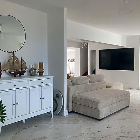 Villa Les De Puys - *