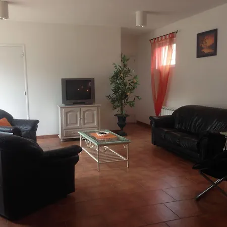 Villa Les De Puys - *